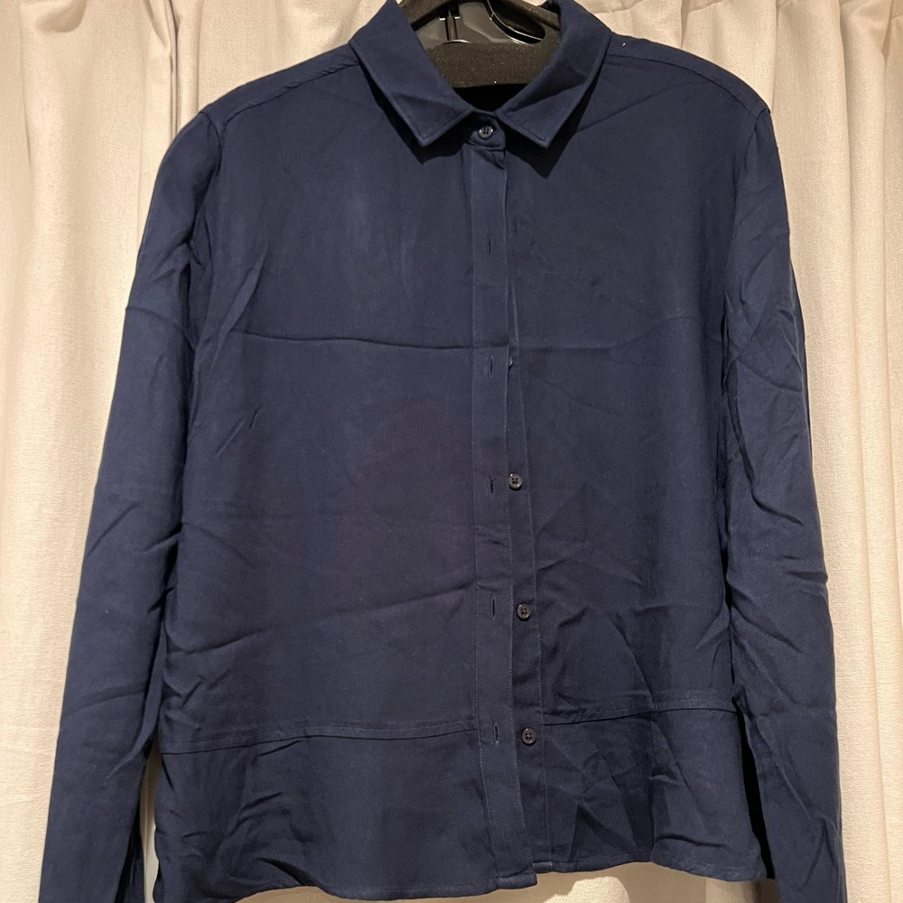 Cloth and Stone navy button shirt